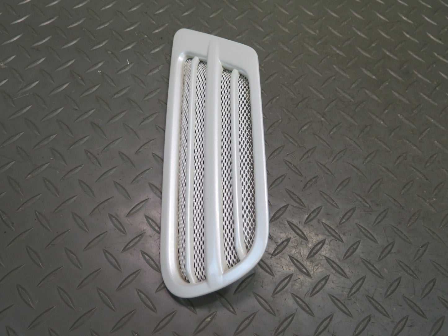 1998-2007 Lexus UZJ100L LX470 Rear Left Right Quarter Vent Trim Grille White Set