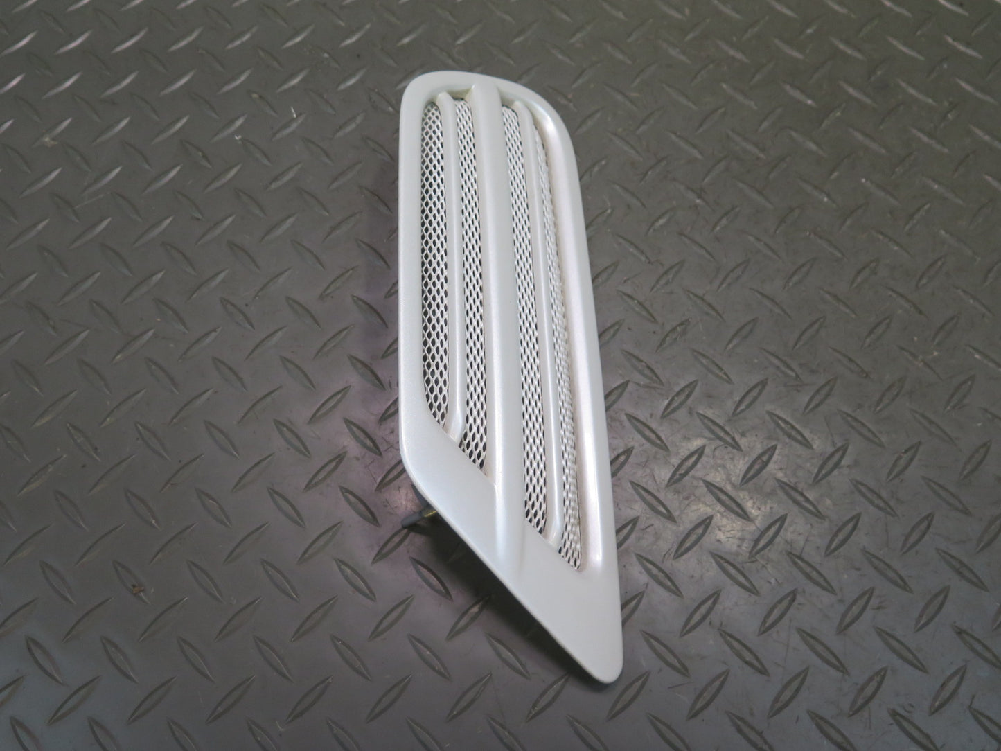 1998-2007 Lexus UZJ100L LX470 Rear Left Right Quarter Vent Trim Grille White Set