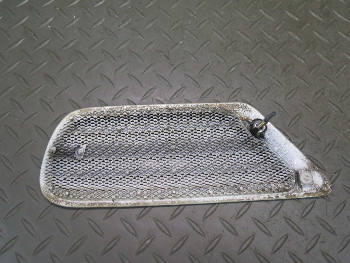 1998-2007 Lexus UZJ100L LX470 Rear Left Right Quarter Vent Trim Grille White Set