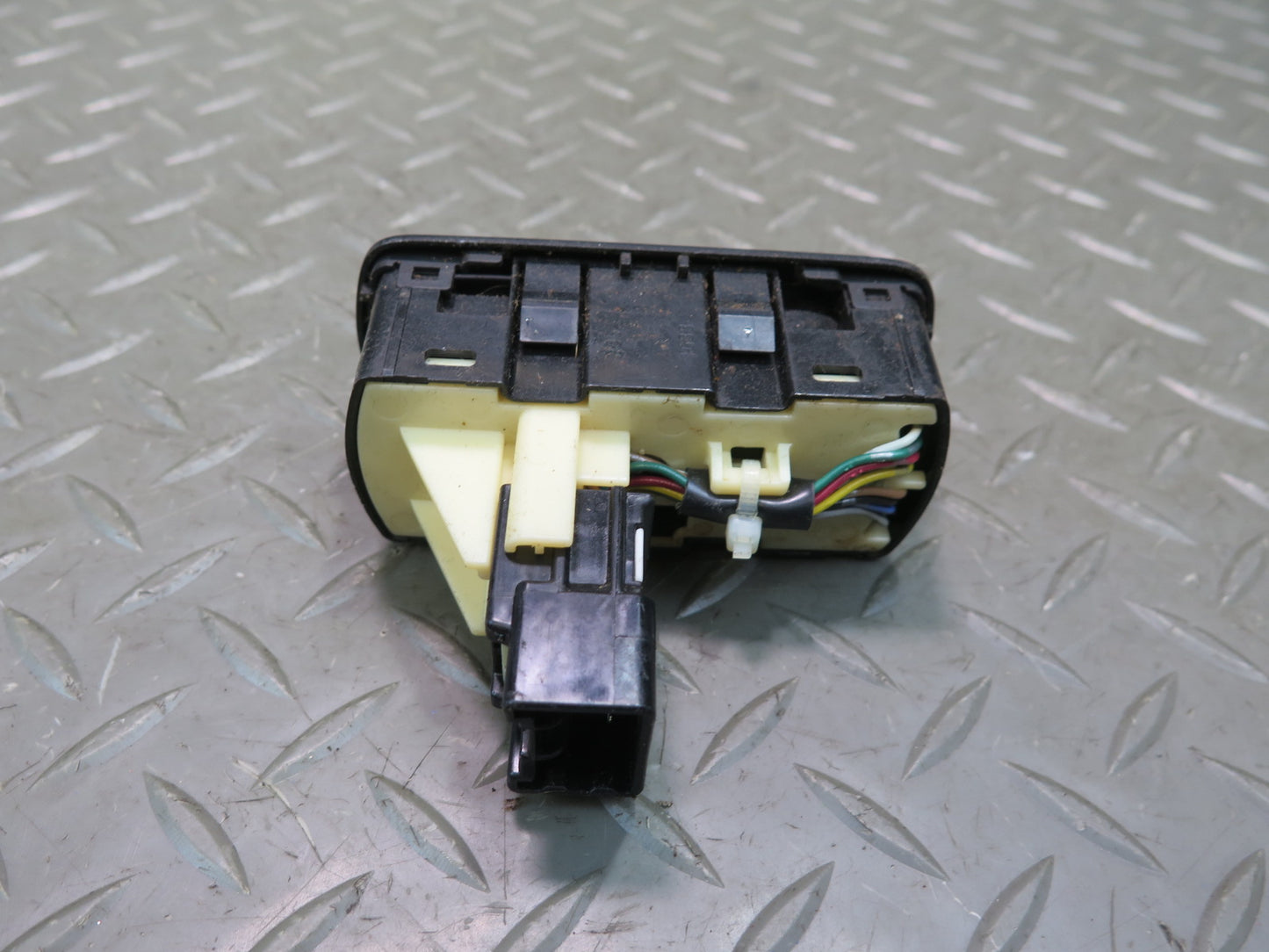 2003-2007 Lexus UZJ100L LX470  Ride Drive Suspension Control Shock Height Switch
