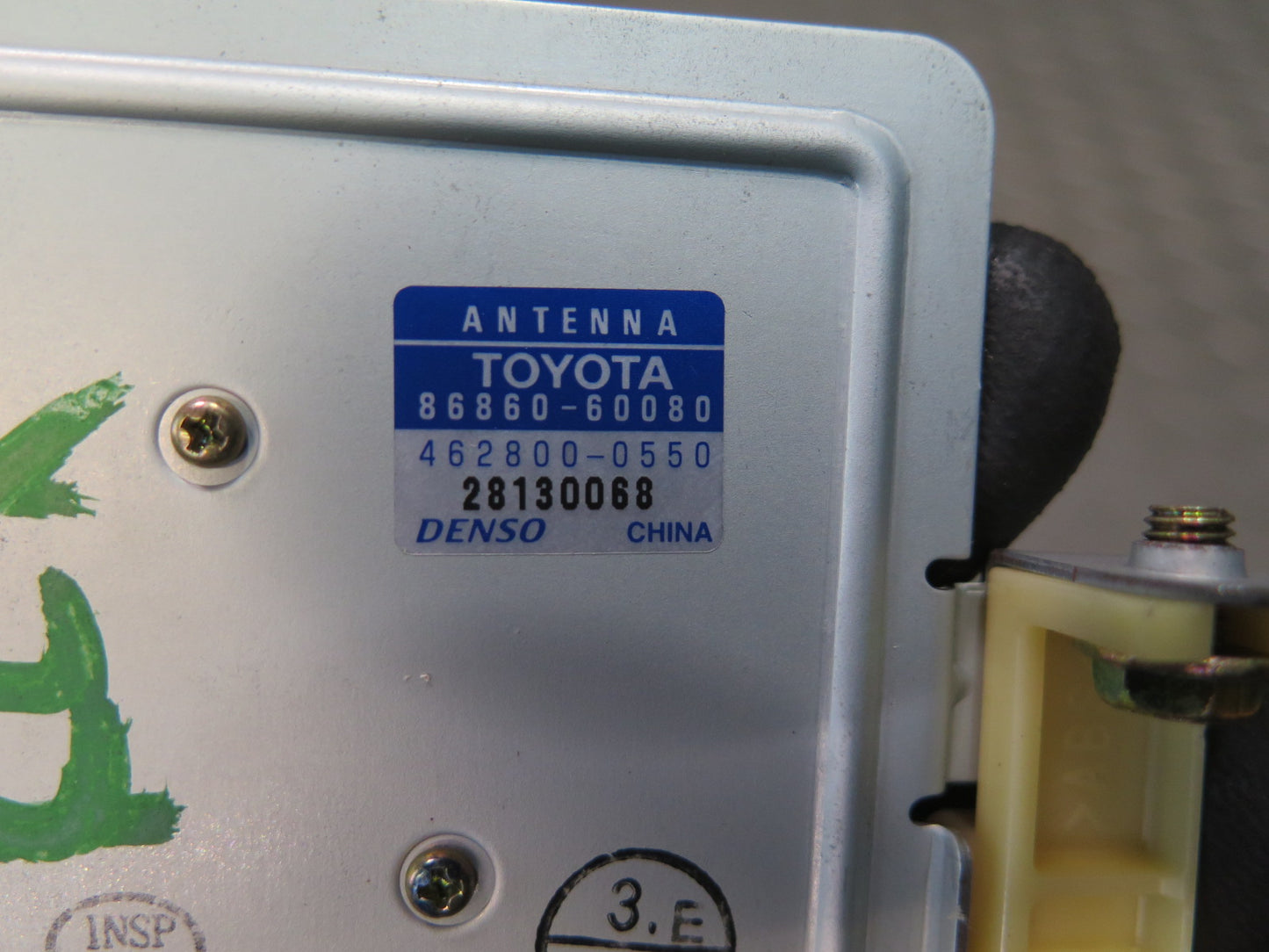 2003-2007 Lexus UZJ100L LX470 Navigation Antenna Control Module 86860-60080