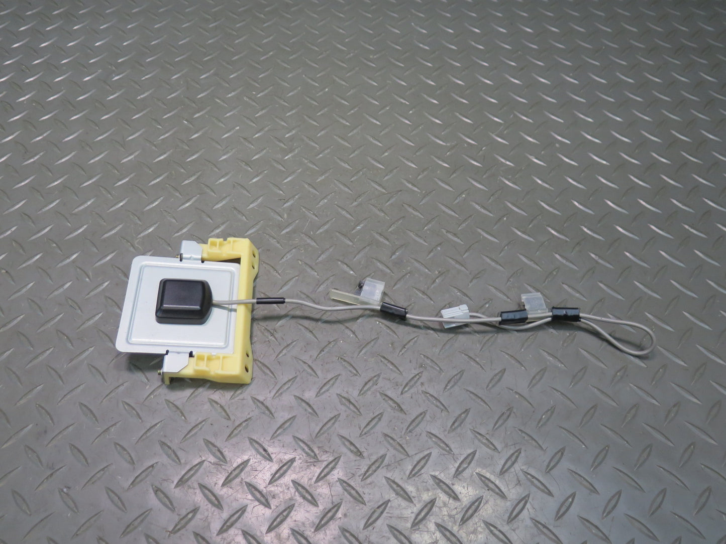 2003-2007 Lexus UZJ100L LX470 Navigation Antenna Control Module 86860-60080