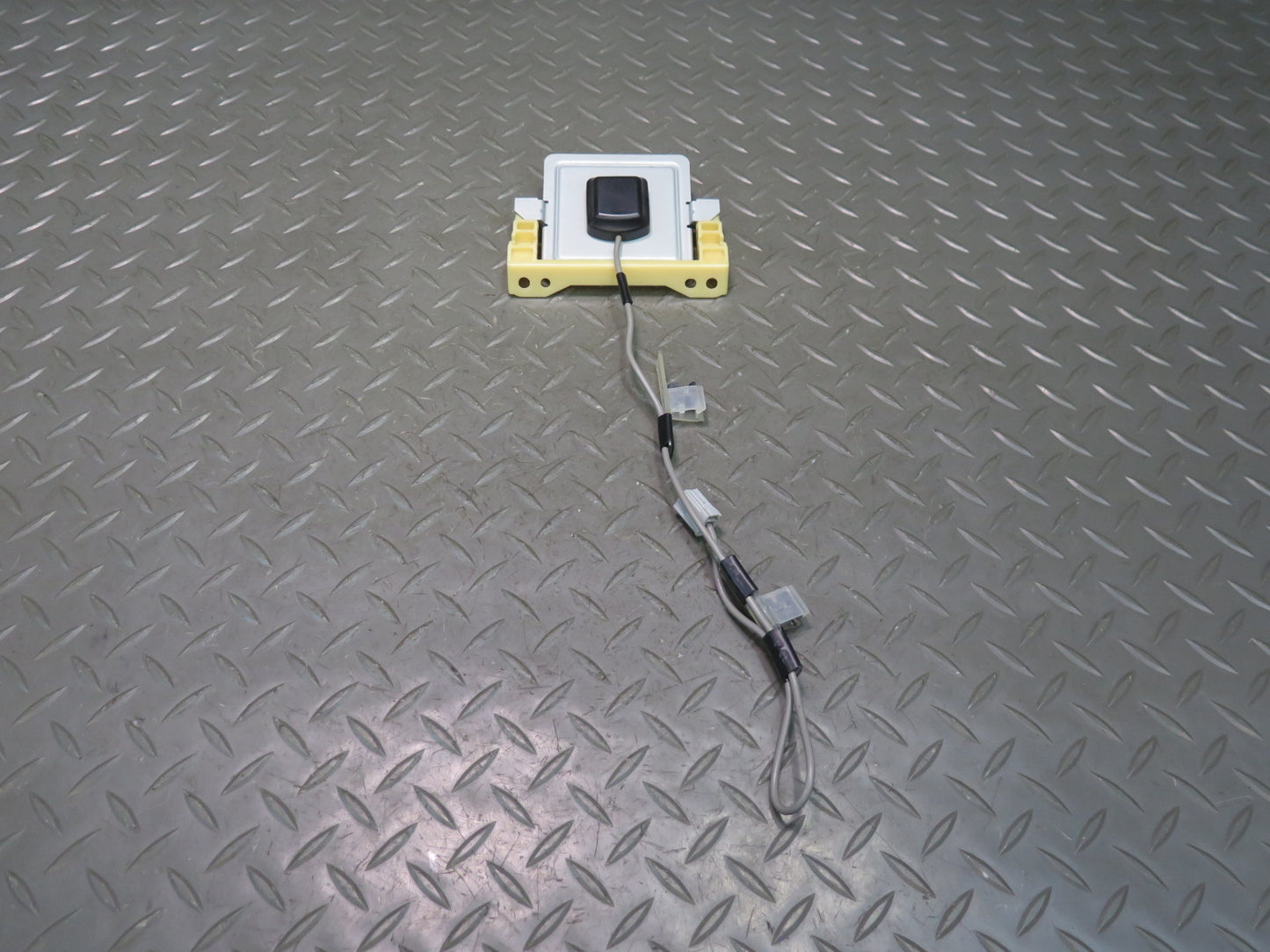 2003-2007 Lexus UZJ100L LX470 Navigation Antenna Control Module 86860-60080