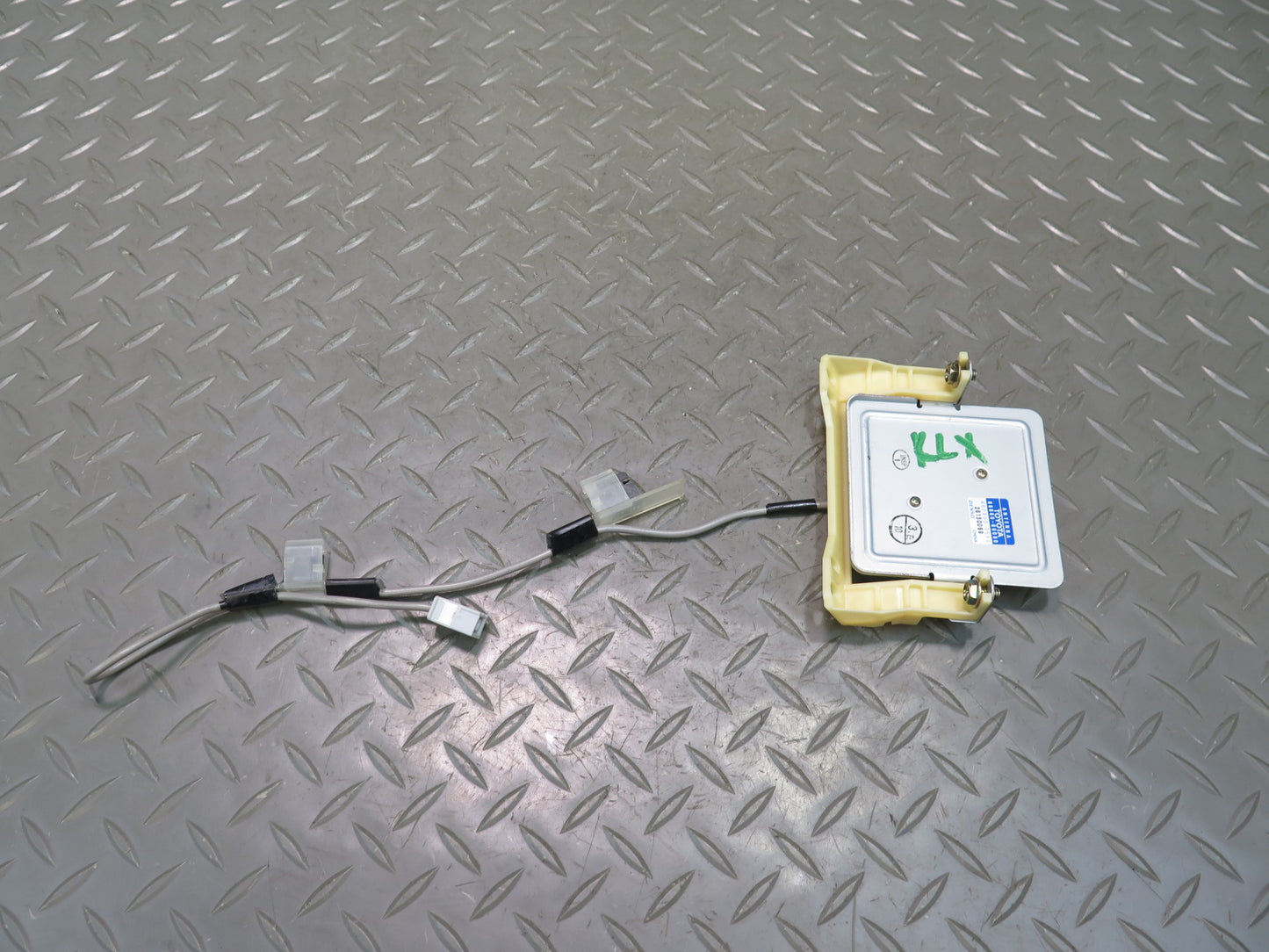 2003-2007 Lexus UZJ100L LX470 Navigation Antenna Control Module 86860-60080