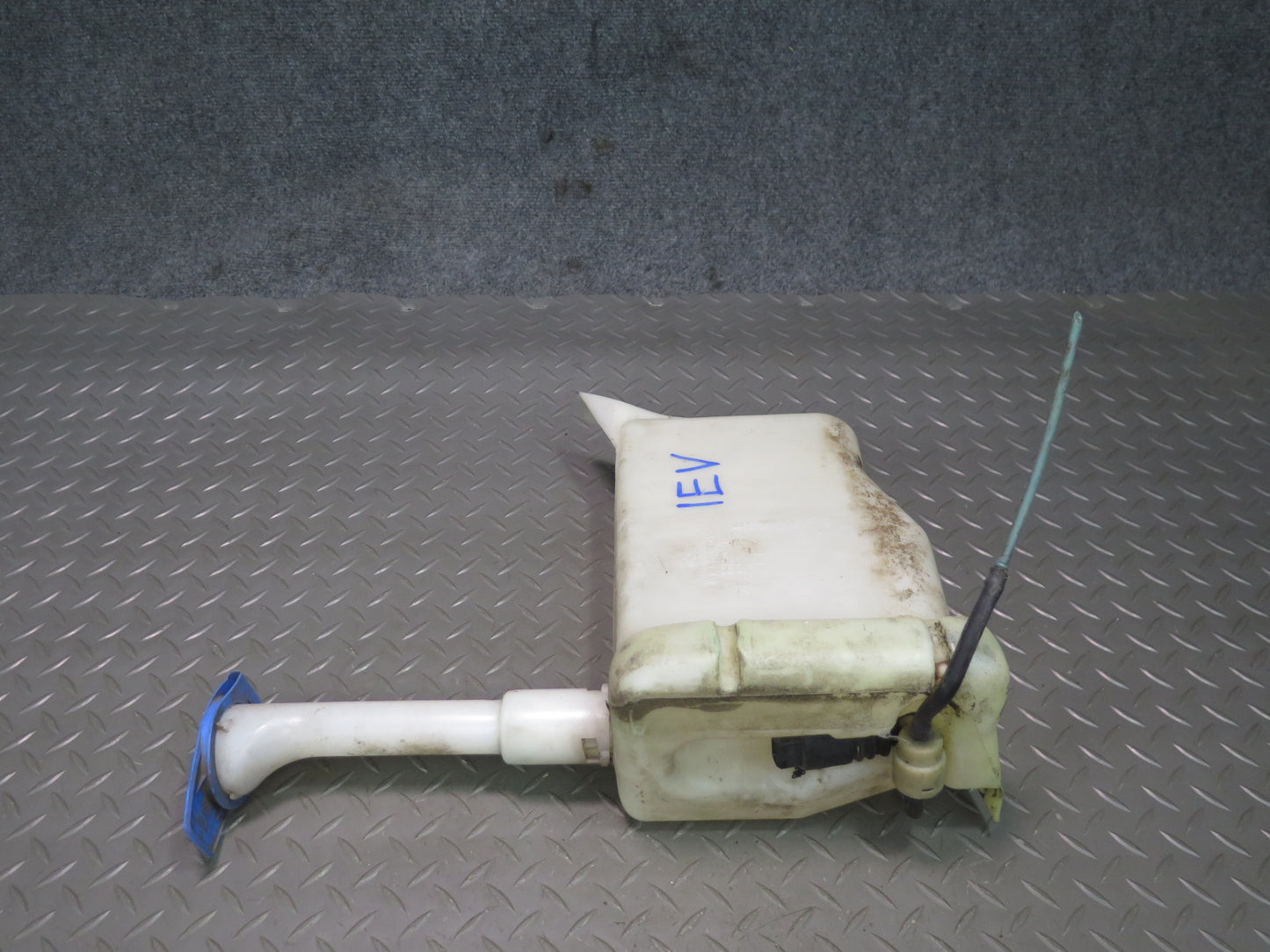 00-03 VW Eurovan T4 Windshield Washer Fluid Reservoir Bottle Tank 701955453B OEM