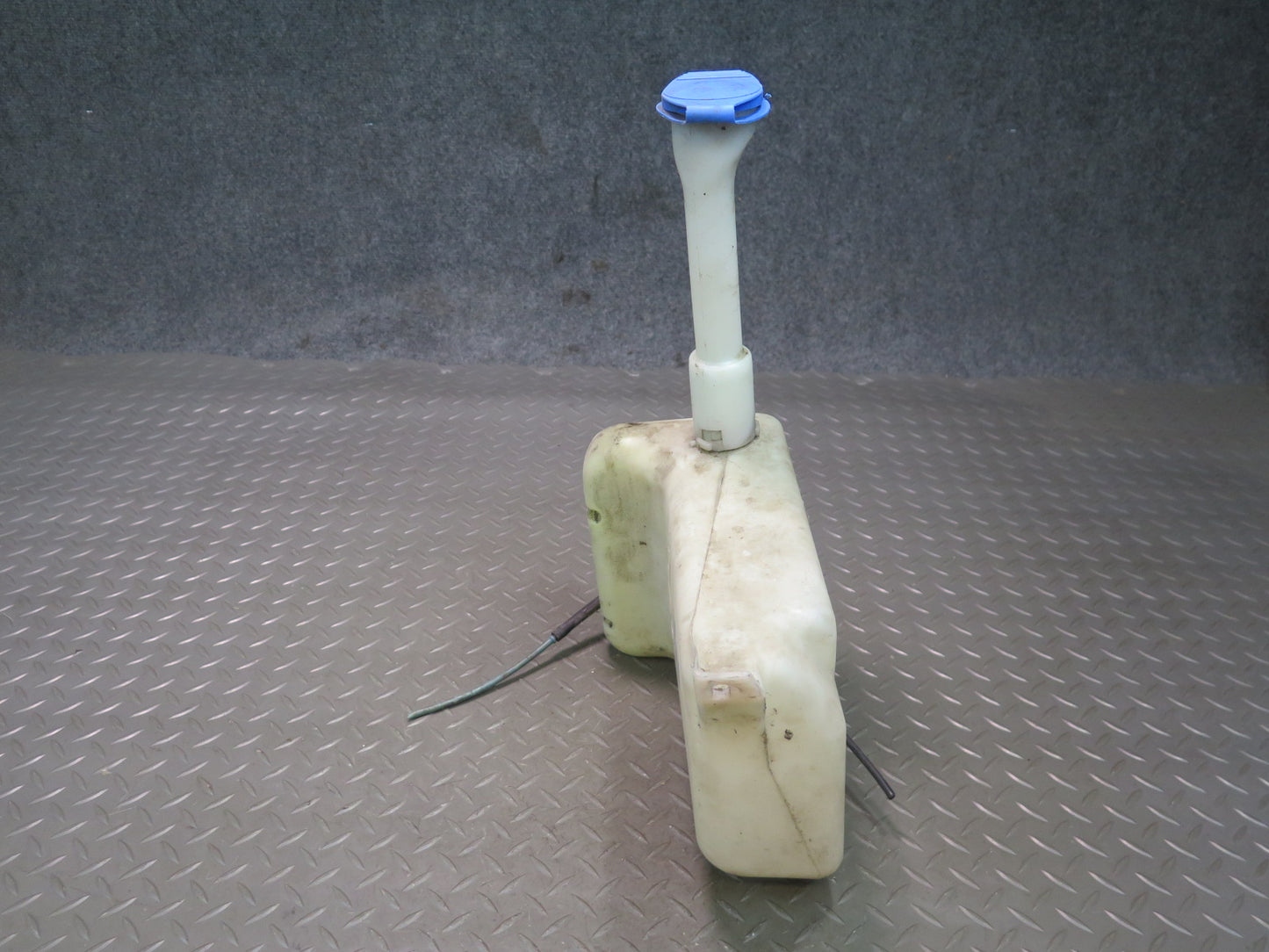 00-03 VW Eurovan T4 Windshield Washer Fluid Reservoir Bottle Tank 701955453B OEM