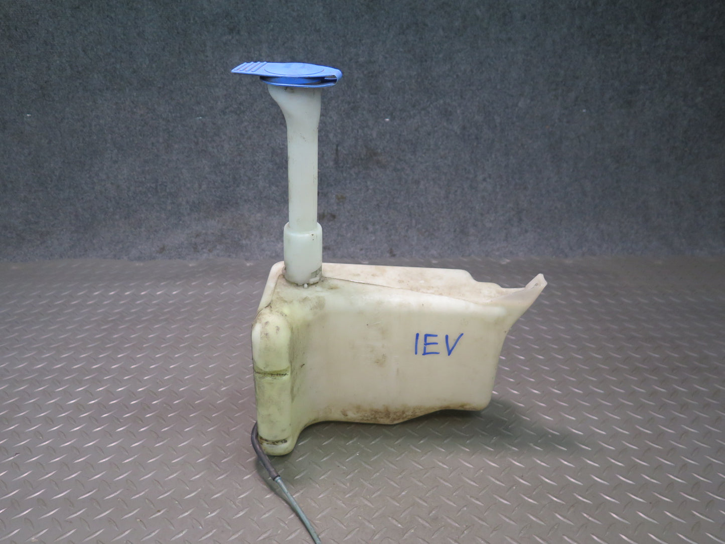 00-03 VW Eurovan T4 Windshield Washer Fluid Reservoir Bottle Tank 701955453B OEM