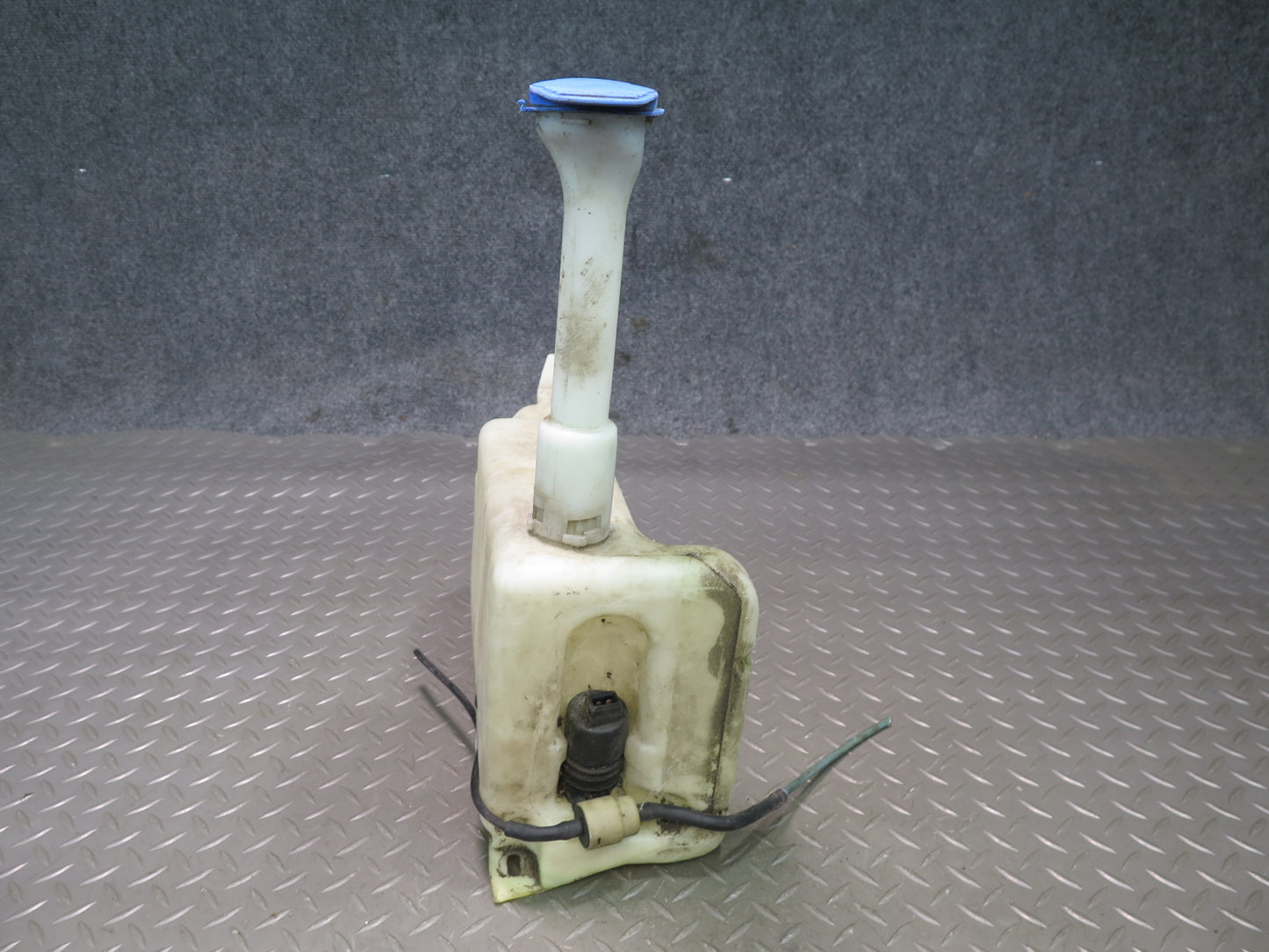 00-03 VW Eurovan T4 Windshield Washer Fluid Reservoir Bottle Tank 701955453B OEM