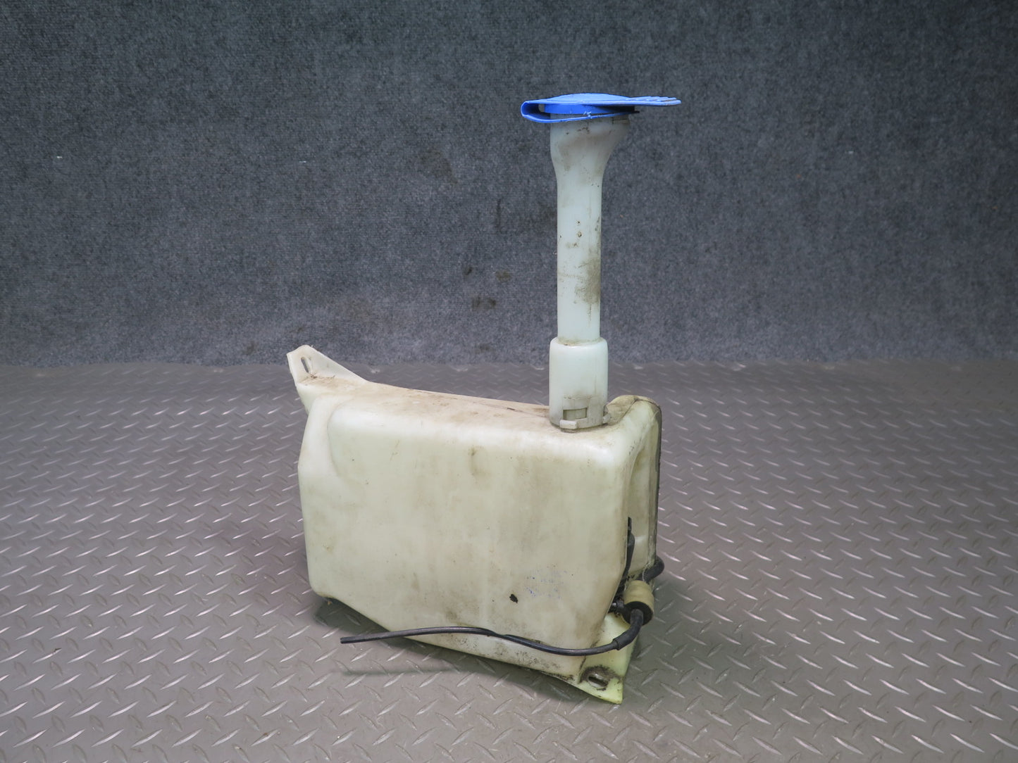 00-03 VW Eurovan T4 Windshield Washer Fluid Reservoir Bottle Tank 701955453B OEM