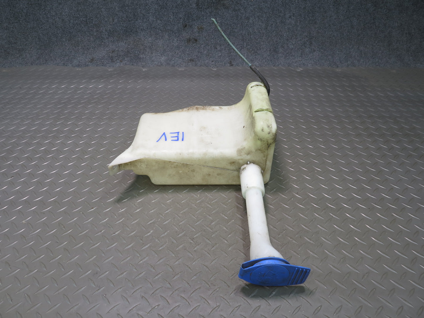 00-03 VW Eurovan T4 Windshield Washer Fluid Reservoir Bottle Tank 701955453B OEM