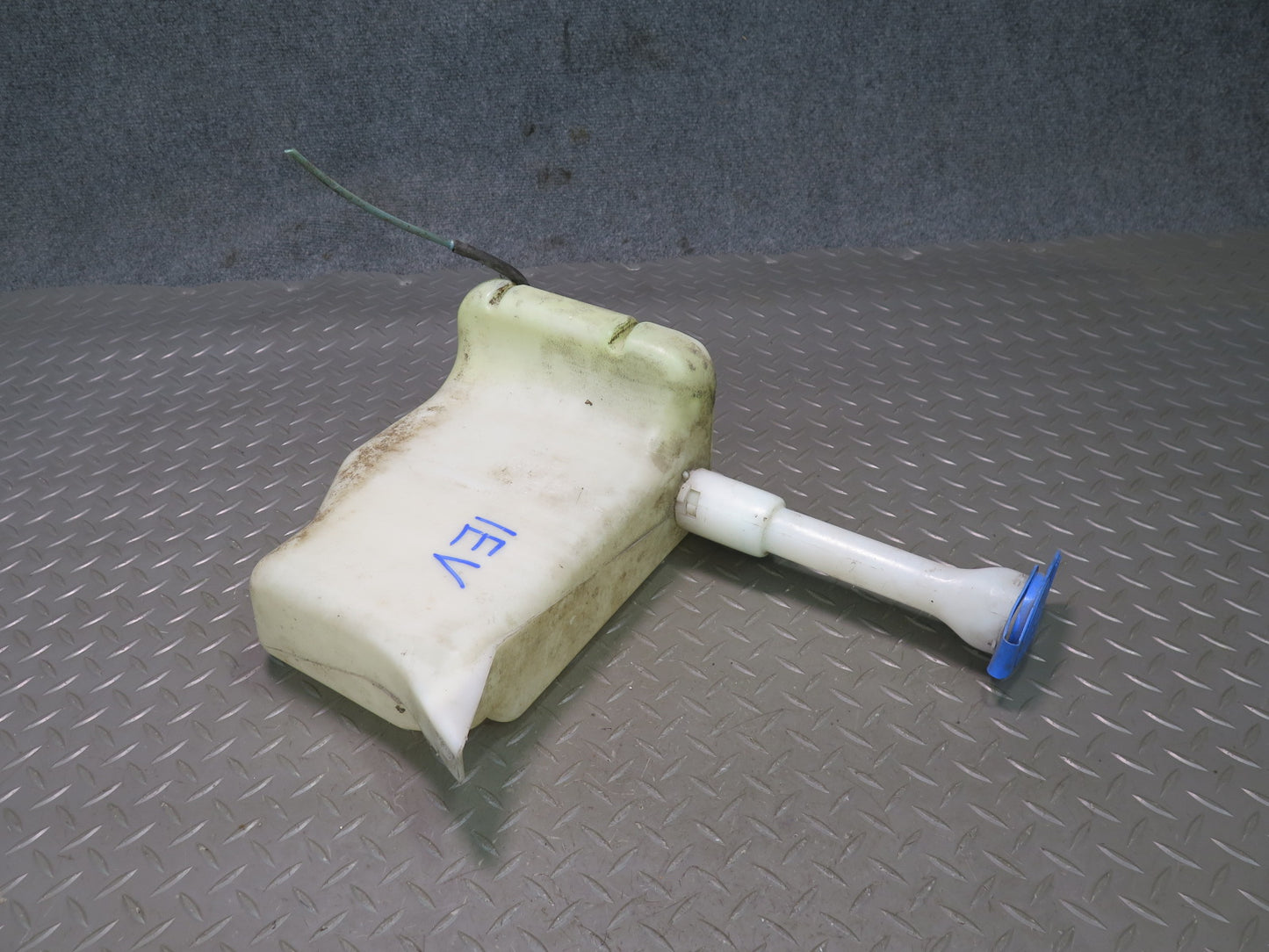 00-03 VW Eurovan T4 Windshield Washer Fluid Reservoir Bottle Tank 701955453B OEM