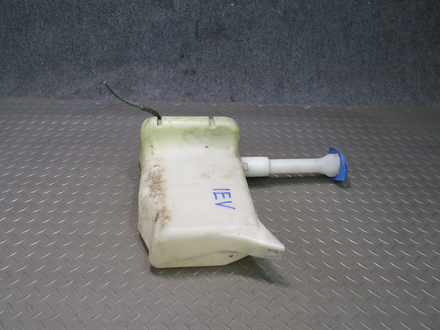 00-03 VW Eurovan T4 Windshield Washer Fluid Reservoir Bottle Tank 701955453B OEM