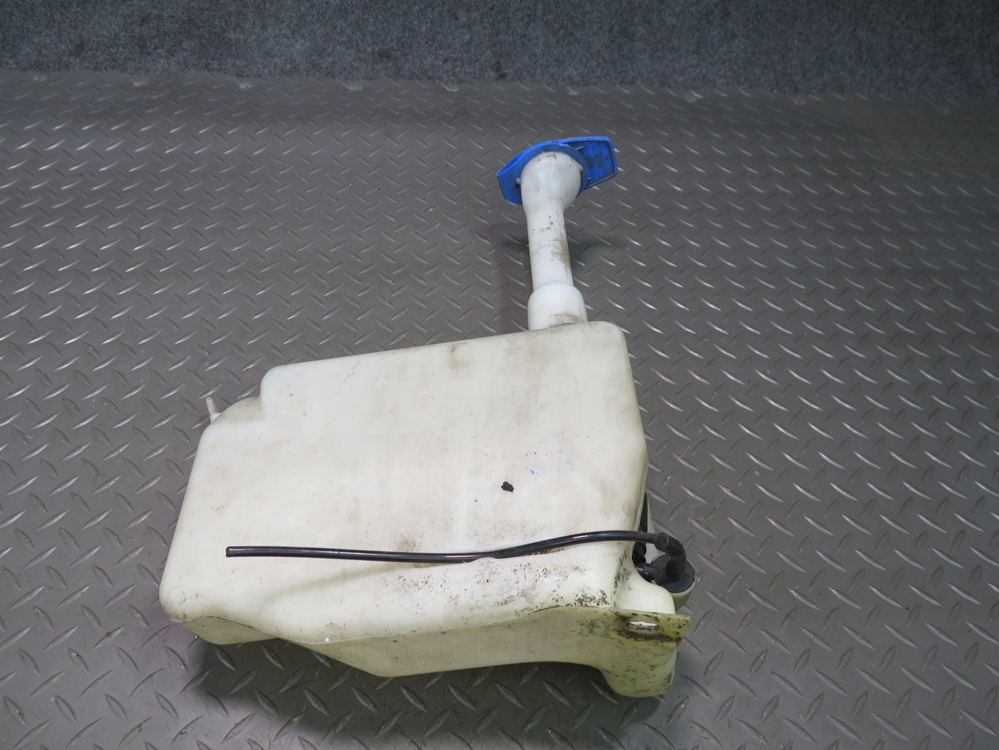 00-03 VW Eurovan T4 Windshield Washer Fluid Reservoir Bottle Tank 701955453B OEM