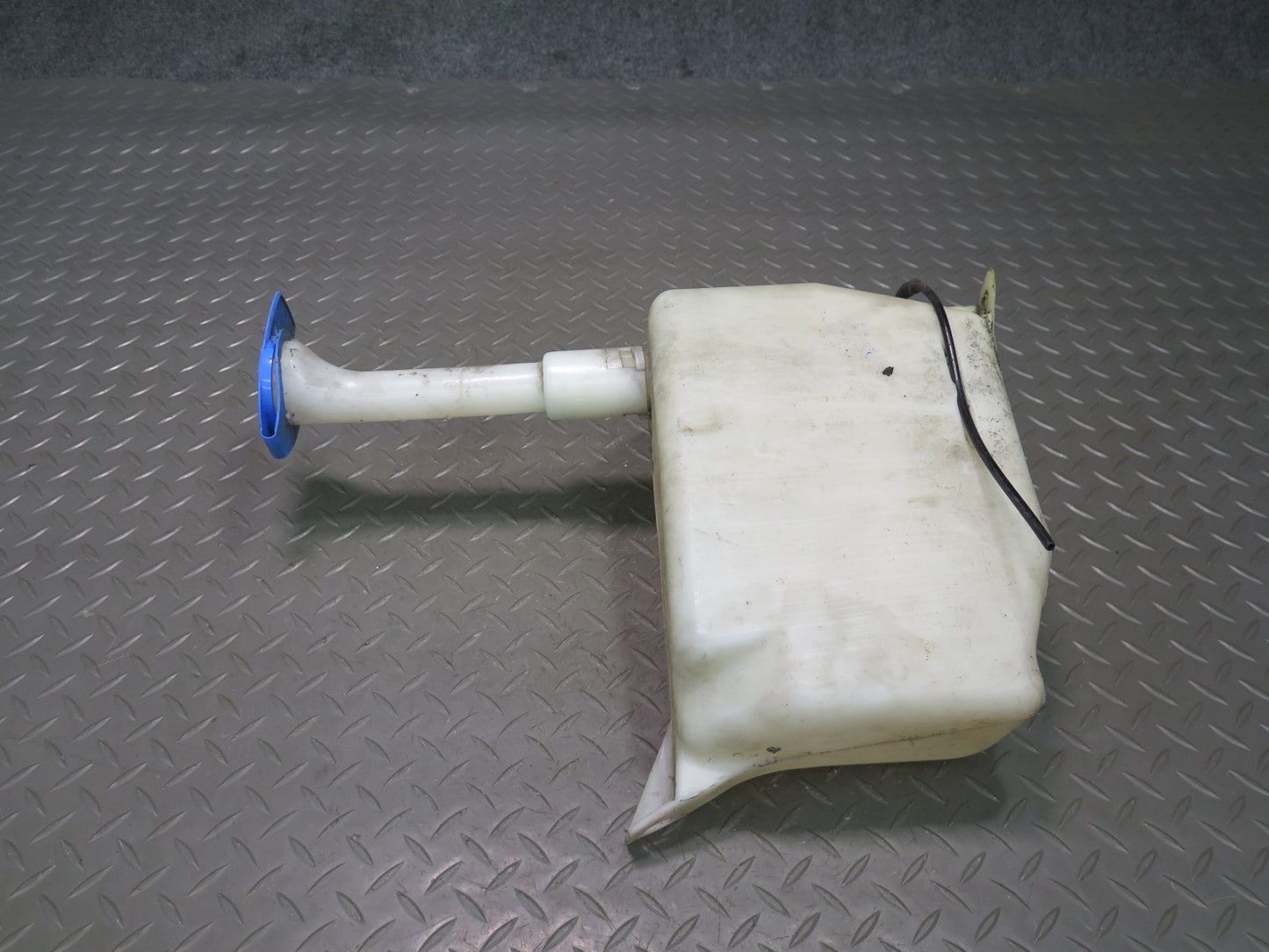 00-03 VW Eurovan T4 Windshield Washer Fluid Reservoir Bottle Tank 701955453B OEM