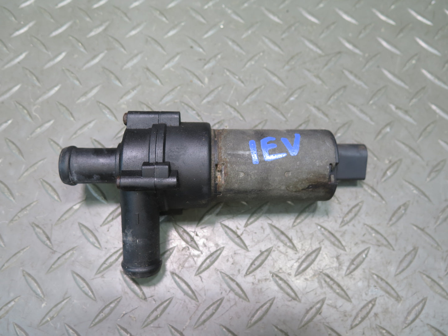 00-03 VW Eurovan T4 2.8L Engine Coolant Auxiliary AUX Water Pump OEM