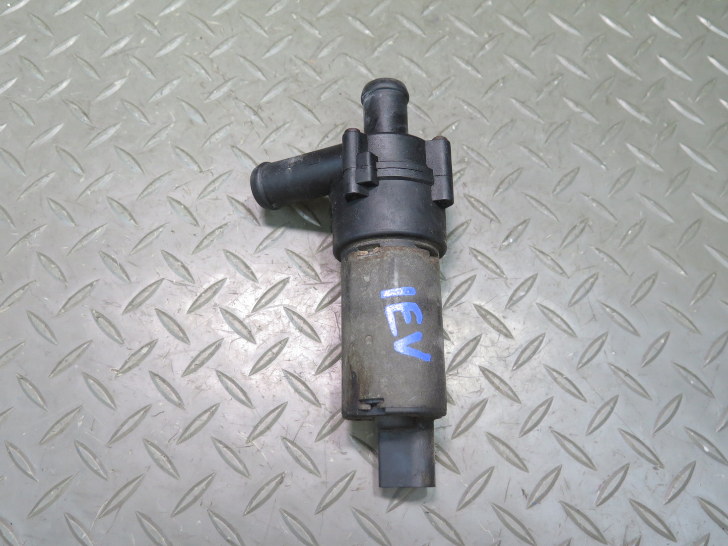00-03 VW Eurovan T4 2.8L Engine Coolant Auxiliary AUX Water Pump OEM