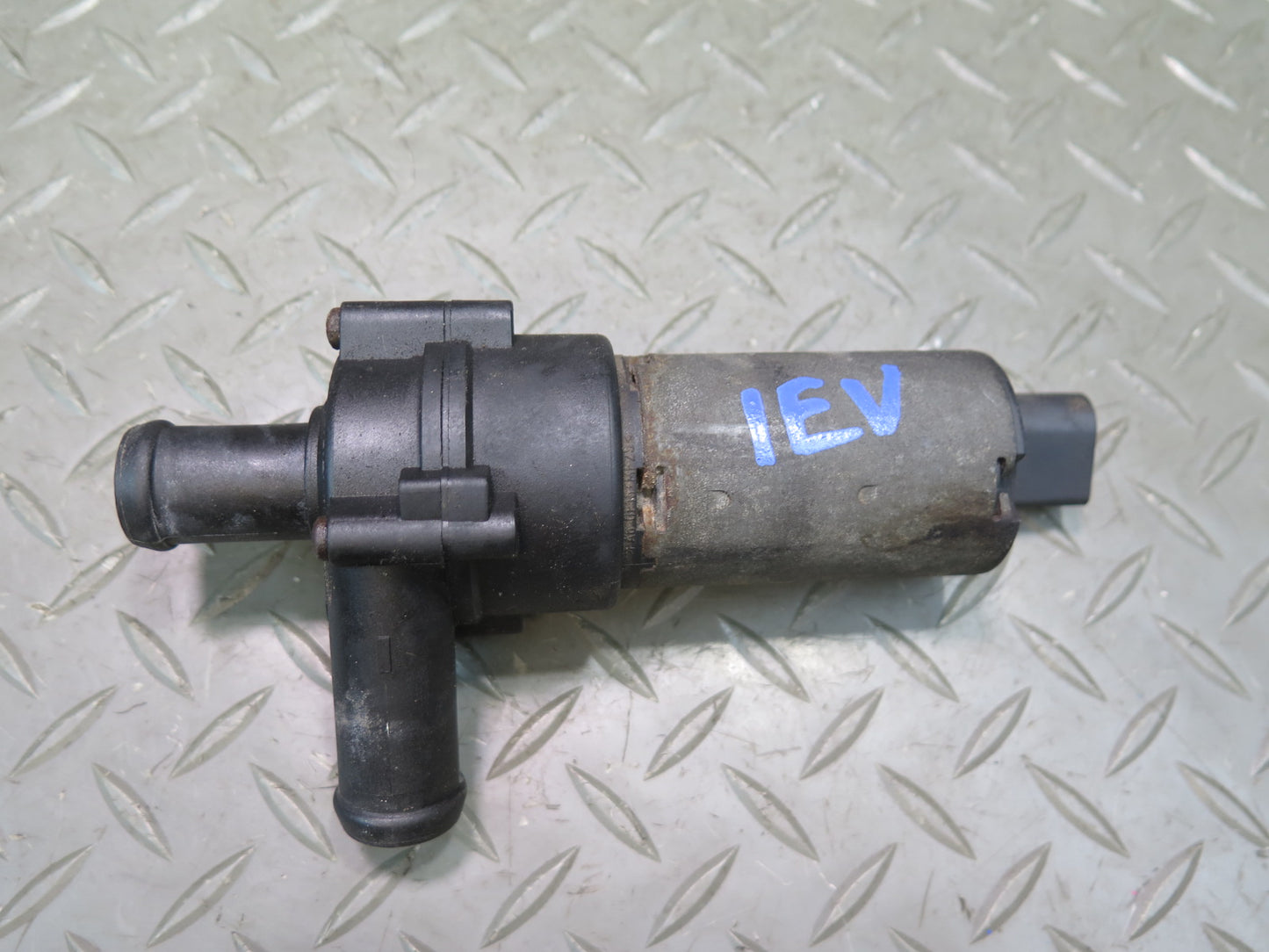 00-03 VW Eurovan T4 2.8L Engine Coolant Auxiliary AUX Water Pump OEM