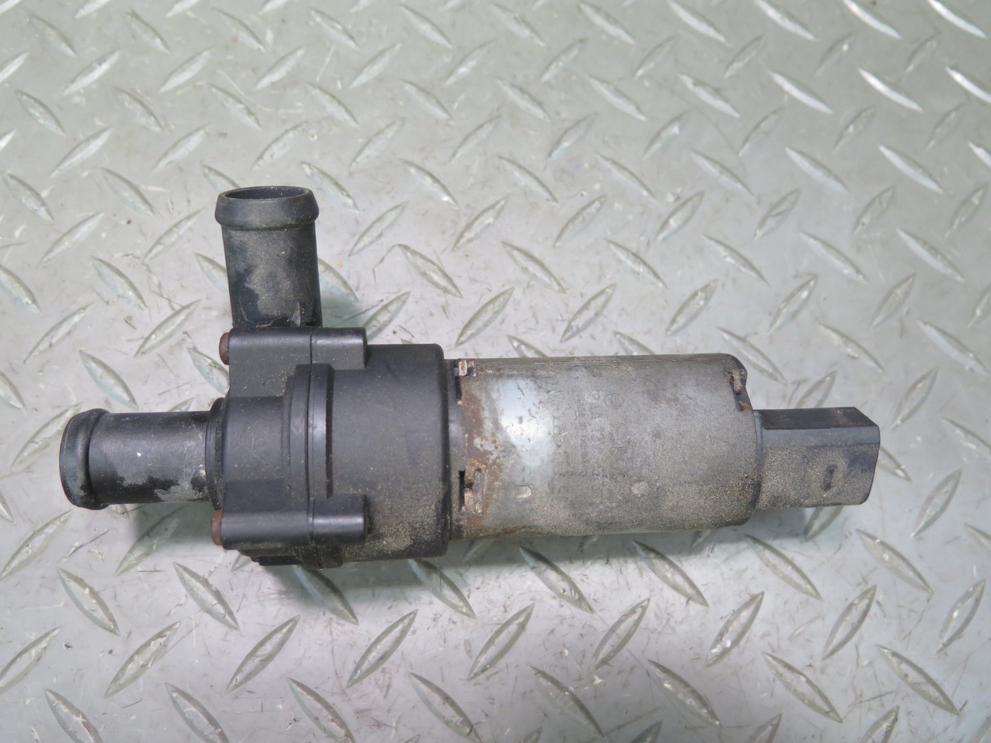 00-03 VW Eurovan T4 2.8L Engine Coolant Auxiliary AUX Water Pump OEM