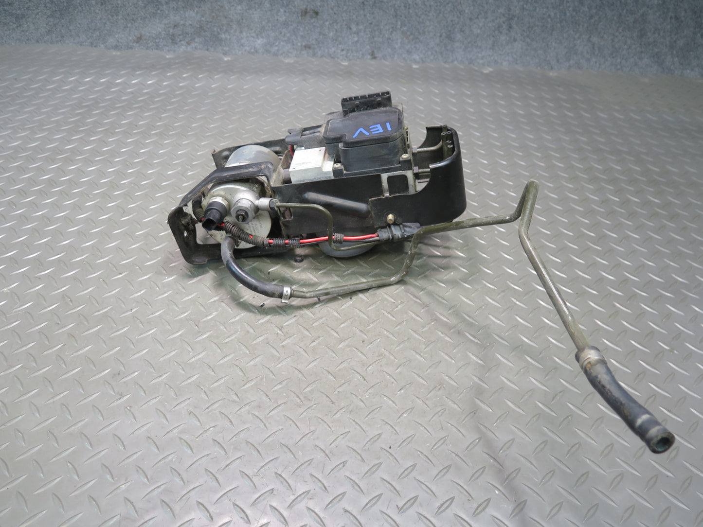 02-03 VW Eurovan T4 Anti Lock Brake ABS & ESP Pump Module w Bracket Assembly OEM