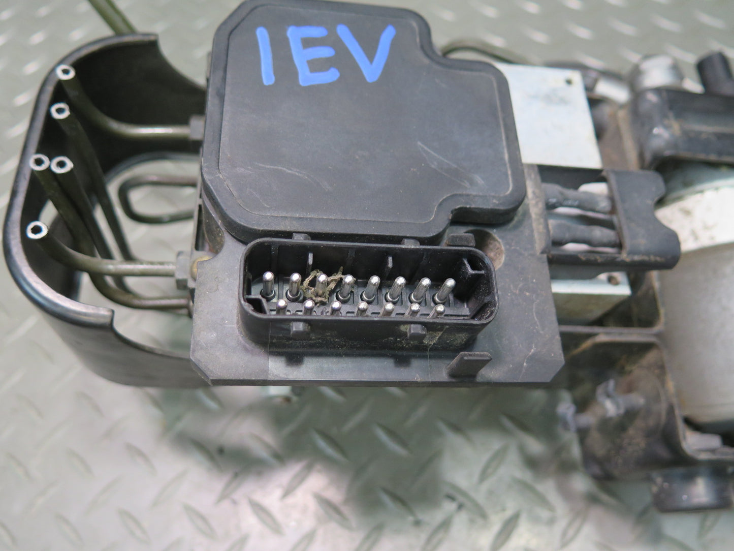 02-03 VW Eurovan T4 Anti Lock Brake ABS & ESP Pump Module w Bracket Assembly OEM