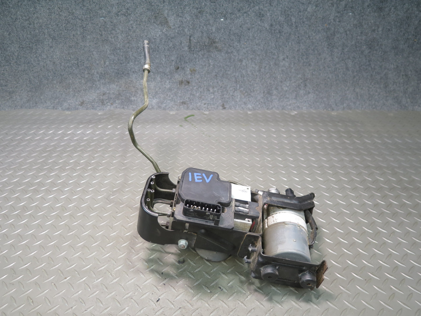 02-03 VW Eurovan T4 Anti Lock Brake ABS & ESP Pump Module w Bracket Assembly OEM