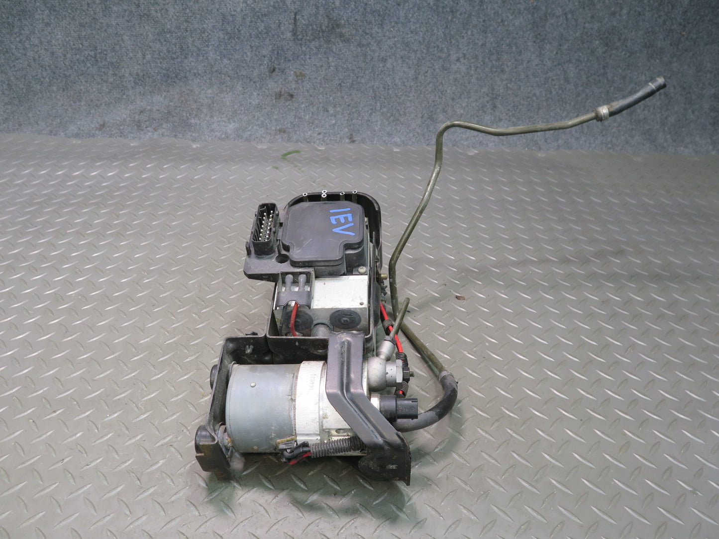 02-03 VW Eurovan T4 Anti Lock Brake ABS & ESP Pump Module w Bracket Assembly OEM