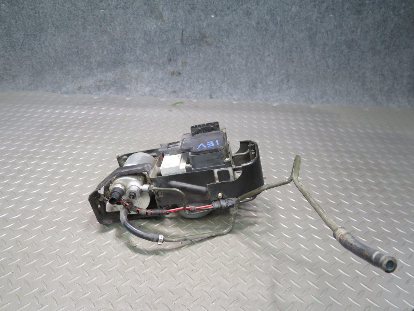 02-03 VW Eurovan T4 Anti Lock Brake ABS & ESP Pump Module w Bracket Assembly OEM