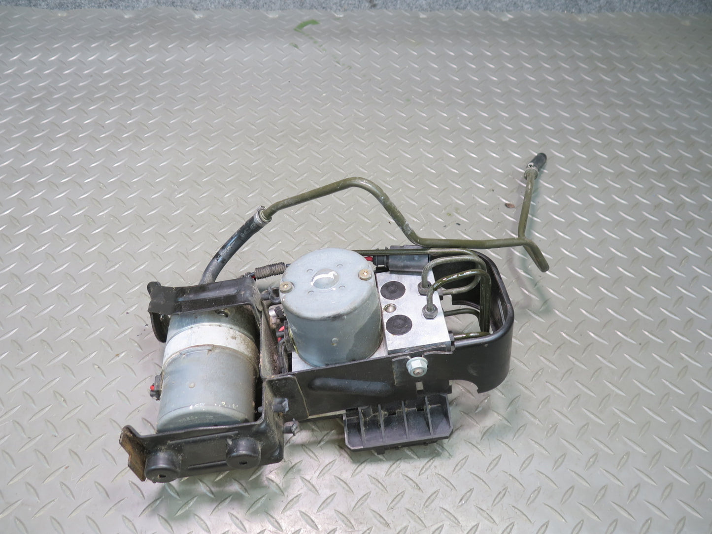 02-03 VW Eurovan T4 Anti Lock Brake ABS & ESP Pump Module w Bracket Assembly OEM