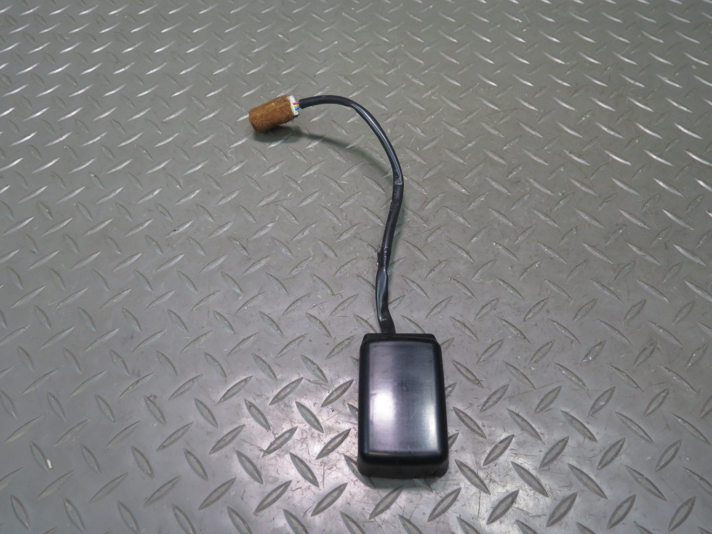2003-2007 Lexus UZJ100L LX470 Windshield Rain Sensor