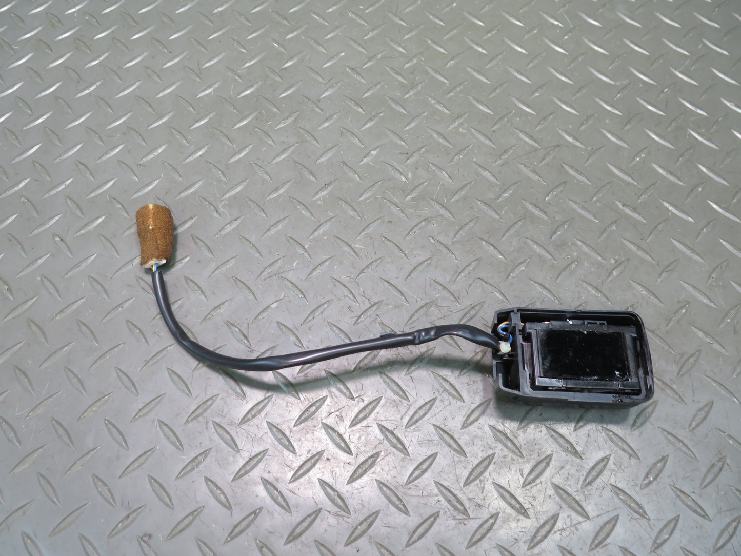 2003-2007 Lexus UZJ100L LX470 Windshield Rain Sensor