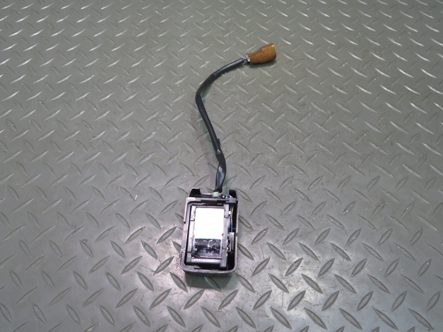 2003-2007 Lexus UZJ100L LX470 Windshield Rain Sensor