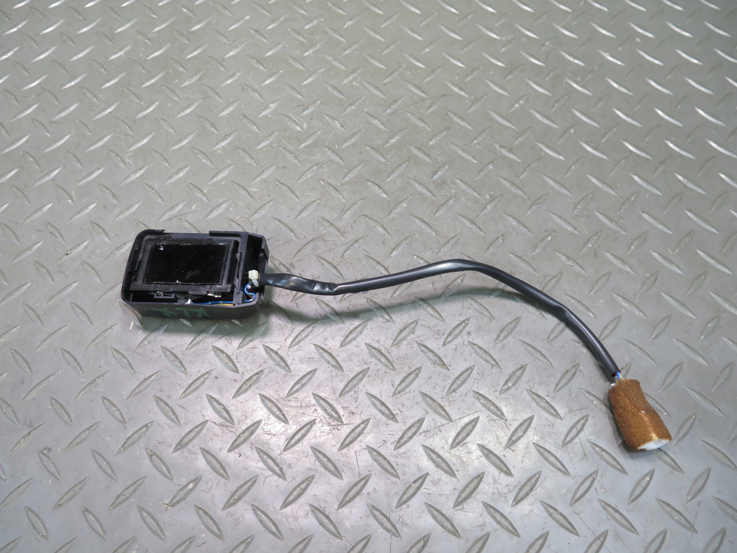2003-2007 Lexus UZJ100L LX470 Windshield Rain Sensor