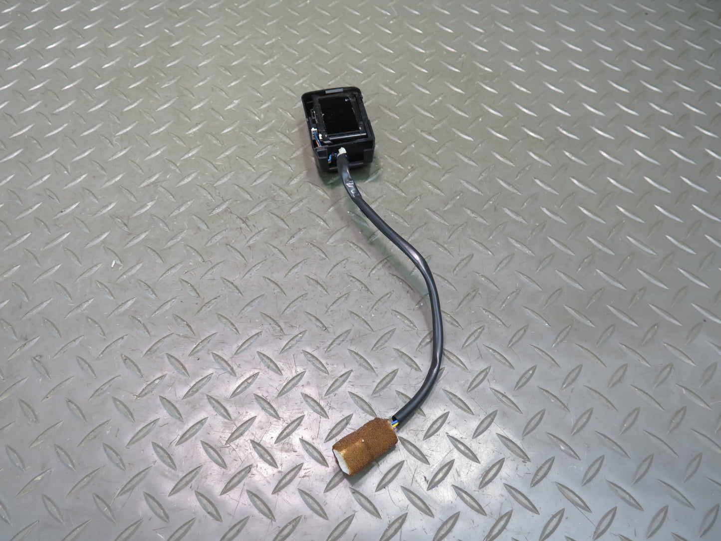 2003-2007 Lexus UZJ100L LX470 Windshield Rain Sensor