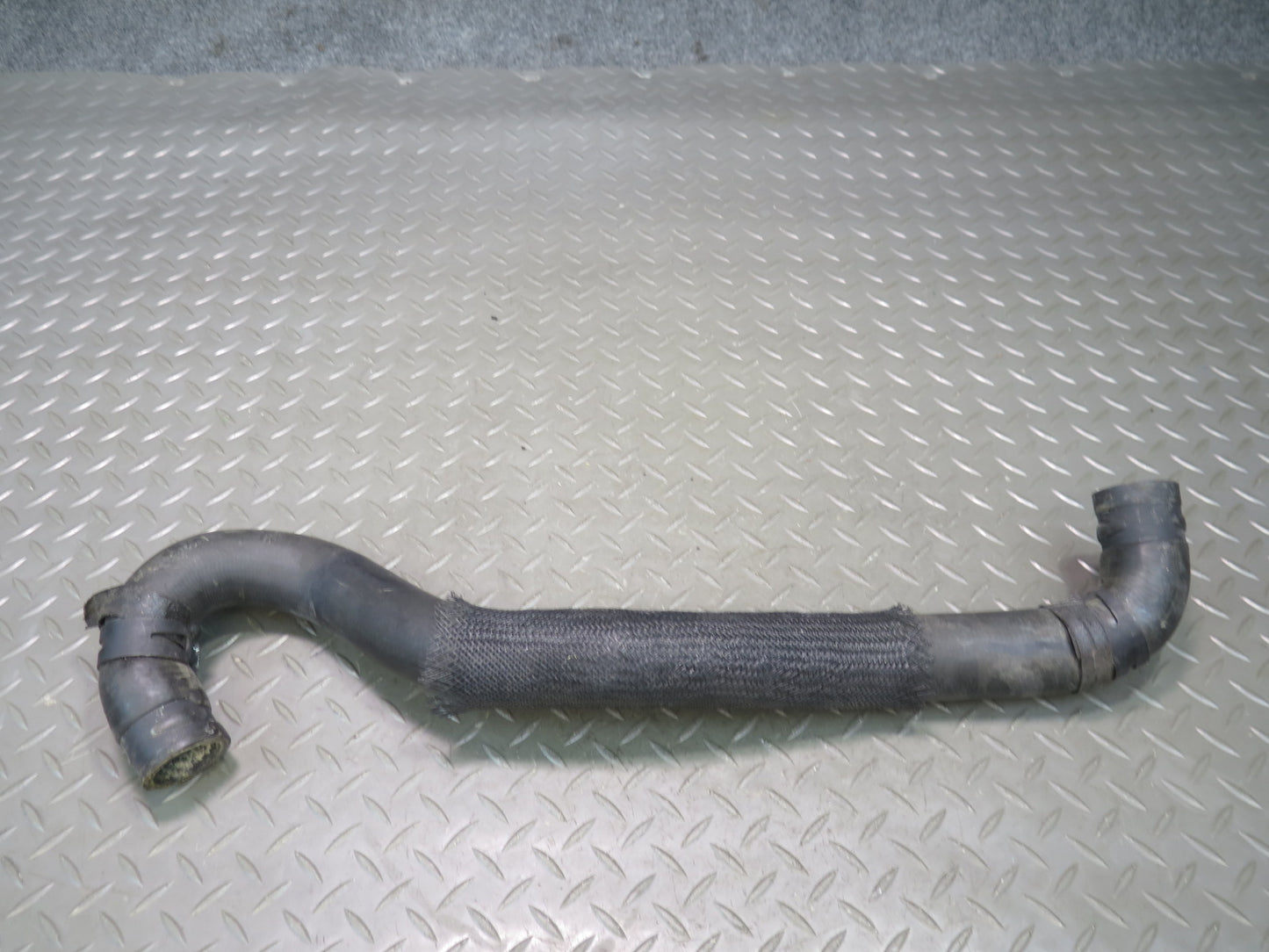 2004-2009 Cadillac XLR 4.6L V8 Engine Coolant Water Pipe Line Hose Tube