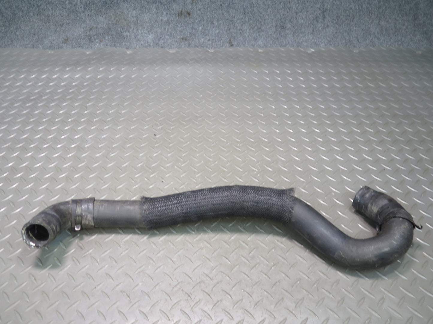 2004-2009 Cadillac XLR 4.6L V8 Engine Coolant Water Pipe Line Hose Tube