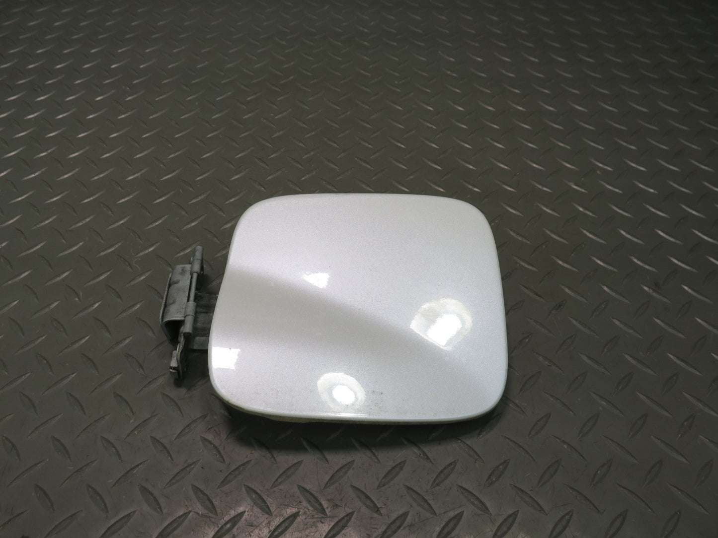 2003-2007 Lexus UZJ100L LX470 Fuel Tank Filler Door Lid Cover