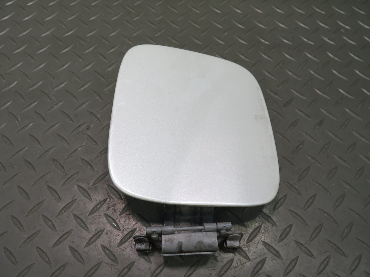 2003-2007 Lexus UZJ100L LX470 Fuel Tank Filler Door Lid Cover