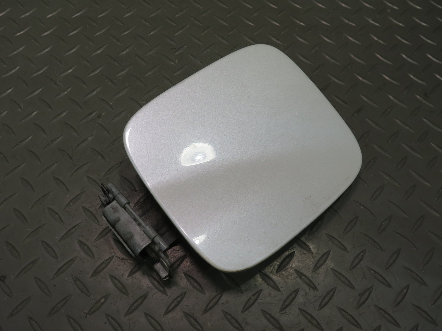 2003-2007 Lexus UZJ100L LX470 Fuel Tank Filler Door Lid Cover