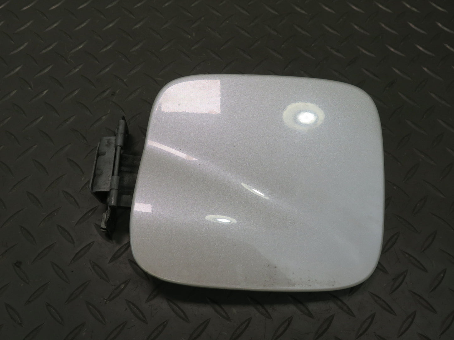 2003-2007 Lexus UZJ100L LX470 Fuel Tank Filler Door Lid Cover