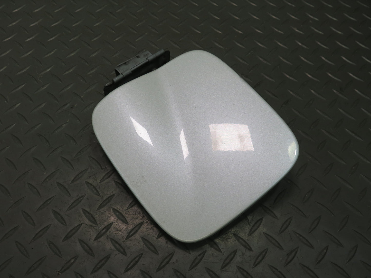 2003-2007 Lexus UZJ100L LX470 Fuel Tank Filler Door Lid Cover