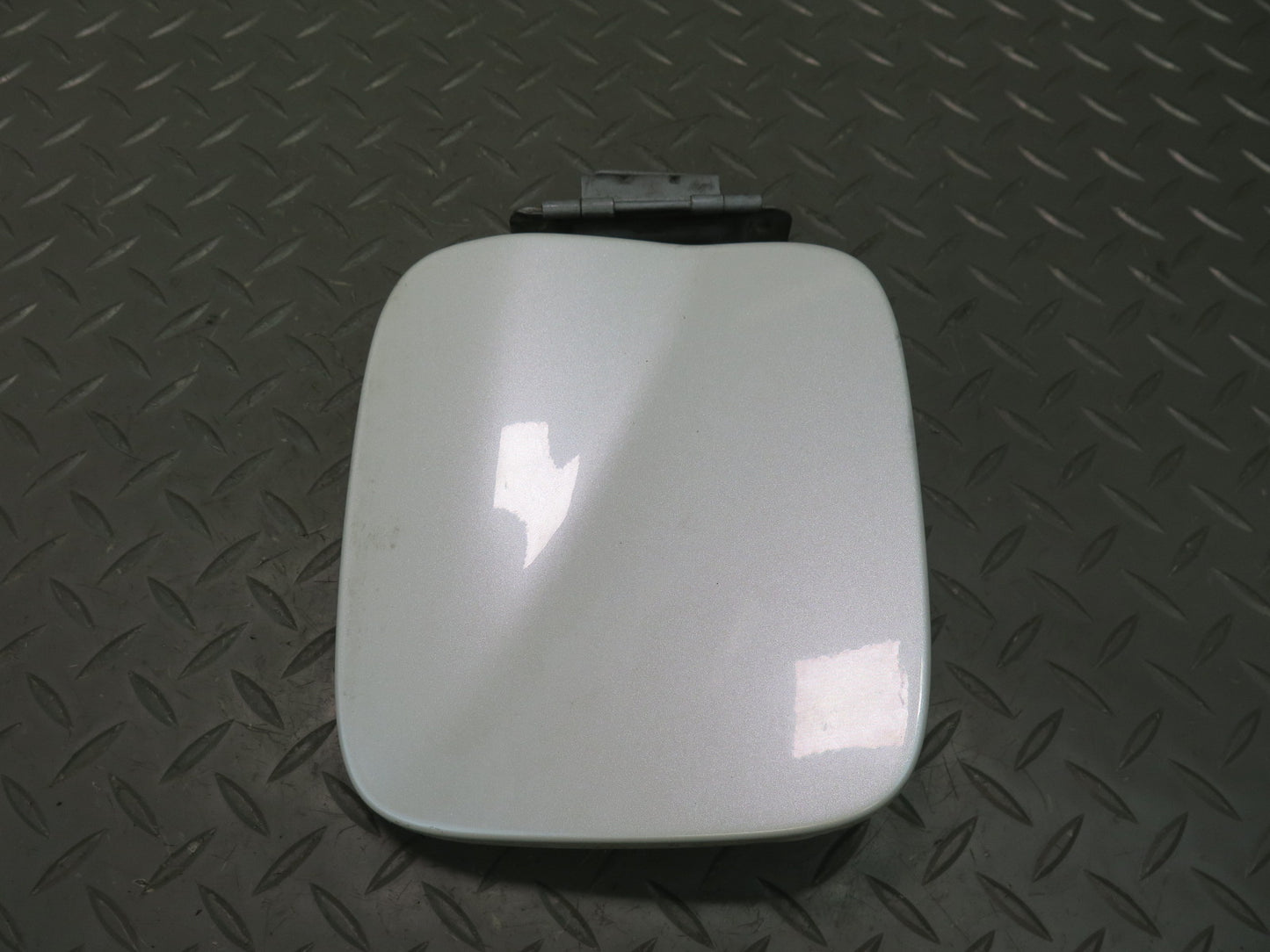 2003-2007 Lexus UZJ100L LX470 Fuel Tank Filler Door Lid Cover