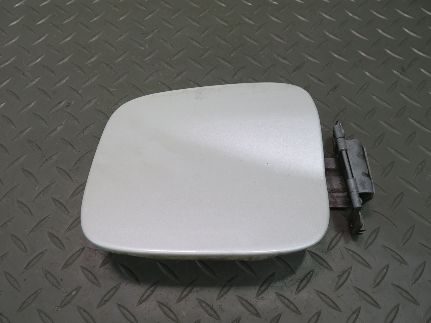 2003-2007 Lexus UZJ100L LX470 Fuel Tank Filler Door Lid Cover