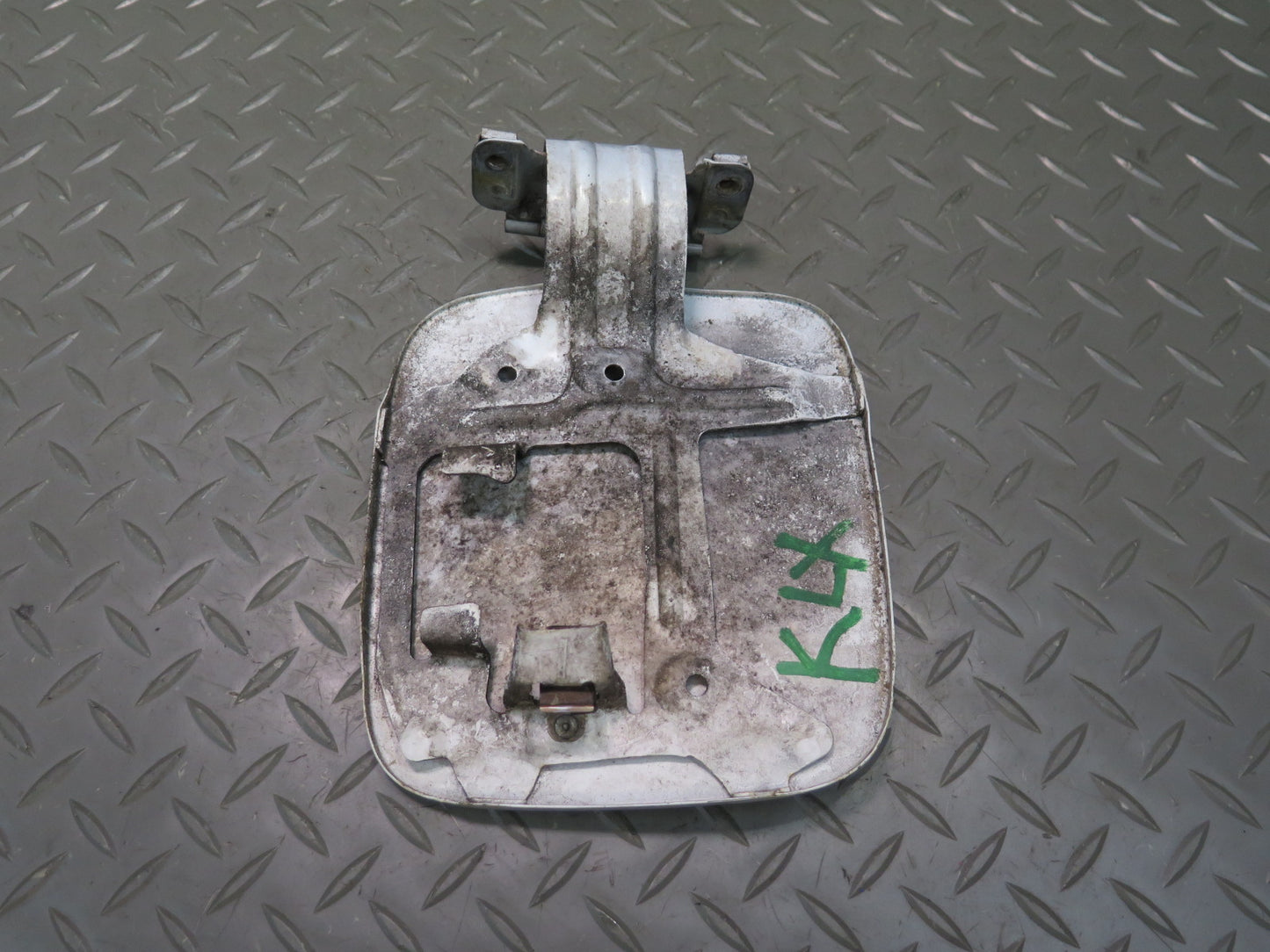 2003-2007 Lexus UZJ100L LX470 Fuel Tank Filler Door Lid Cover