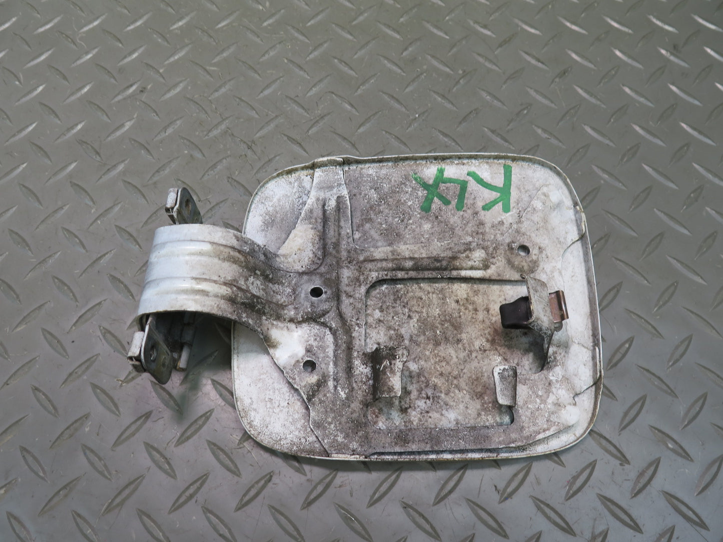2003-2007 Lexus UZJ100L LX470 Fuel Tank Filler Door Lid Cover