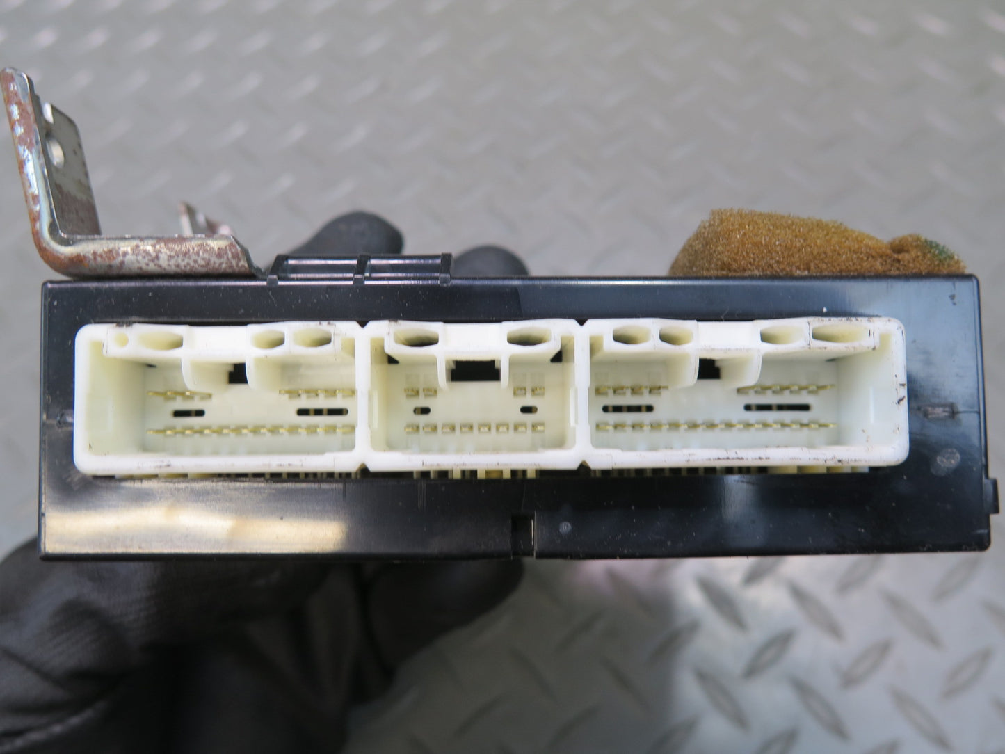 2003-2007 Lexus UZJ100L LX470 Rear A/C Air Condition Amplifier 88650-60362