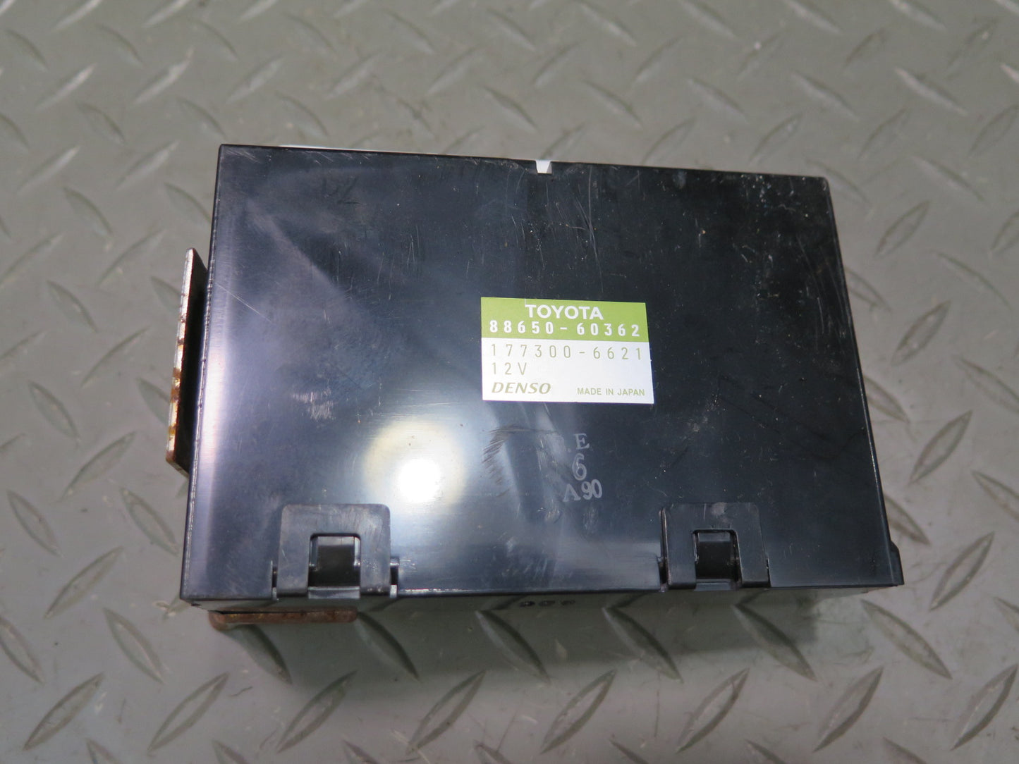 2003-2007 Lexus UZJ100L LX470 Rear A/C Air Condition Amplifier 88650-60362