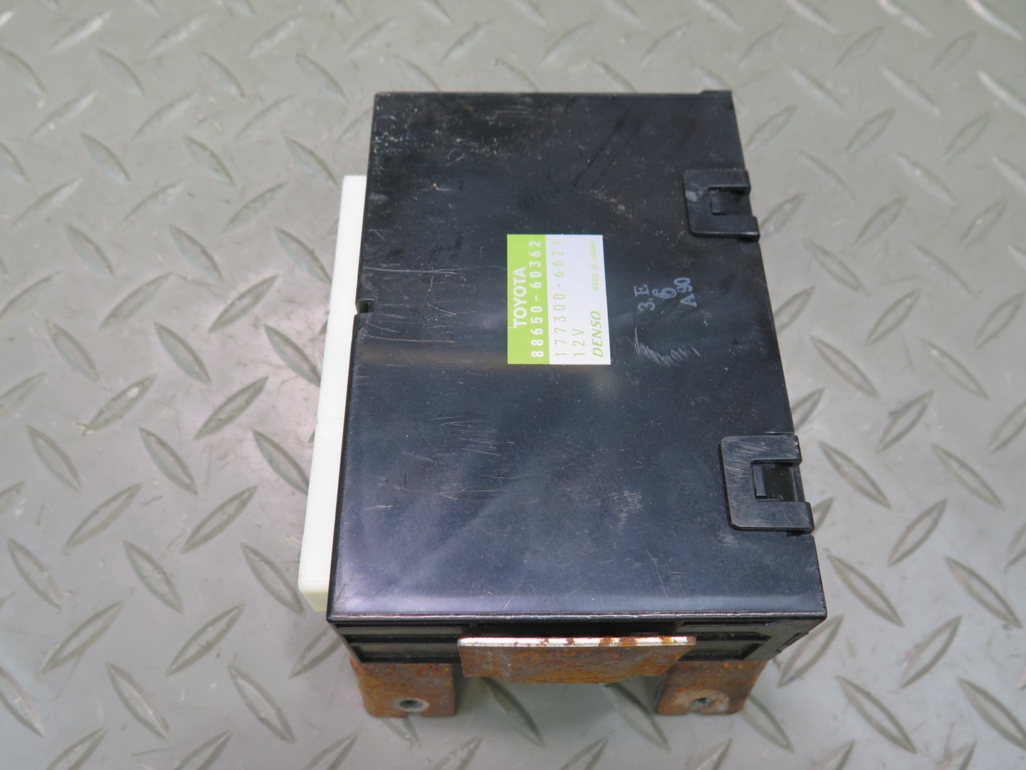 2003-2007 Lexus UZJ100L LX470 Rear A/C Air Condition Amplifier 88650-60362