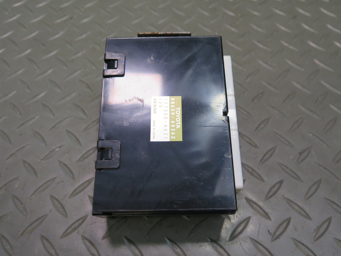 2003-2007 Lexus UZJ100L LX470 Rear A/C Air Condition Amplifier 88650-60362