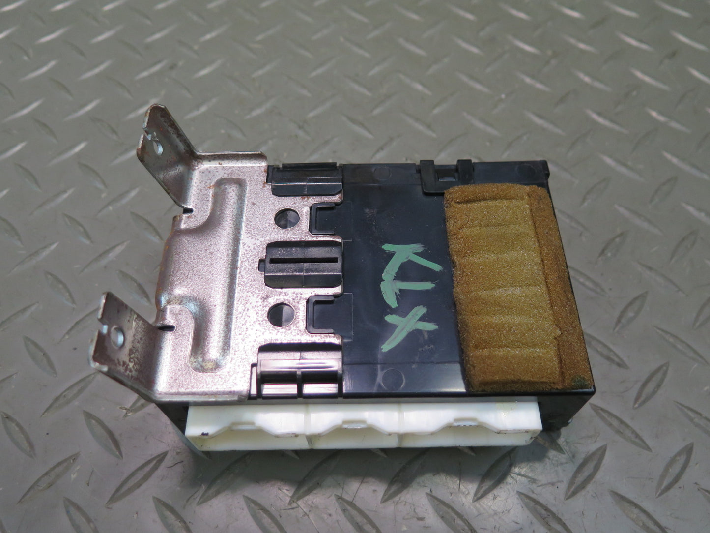 2003-2007 Lexus UZJ100L LX470 Rear A/C Air Condition Amplifier 88650-60362
