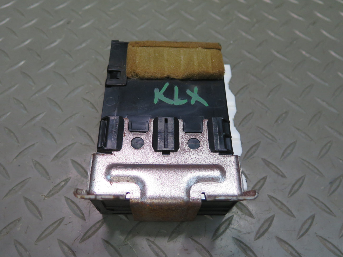 2003-2007 Lexus UZJ100L LX470 Rear A/C Air Condition Amplifier 88650-60362
